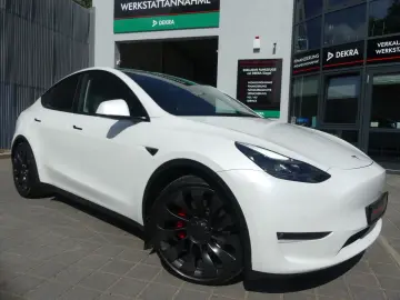 TESLA Model Y Performance Dual AWD PANO LED KAM AUTOPILOT
