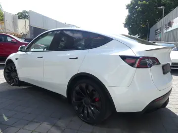 TESLA Model Y Performance Dual AWD