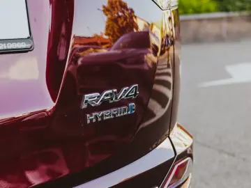 Toyota RAV 4 Hybrid Luxury
