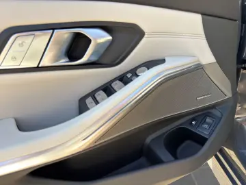 BMW Limo 330 e xDrive M Sport H&K Head-Up Glasdach