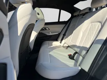 BMW Limo 330 e xDrive M Sport H&K Head-Up Glasdach