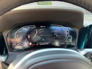 BMW Limo 330 e xDrive M Sport H&K Head-Up Glasdach
