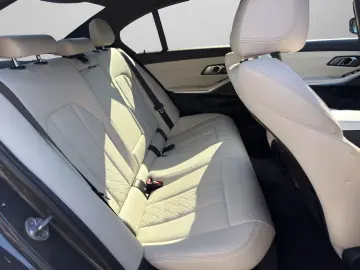 BMW Limo 330 e xDrive M Sport H&K Head-Up Glasdach
