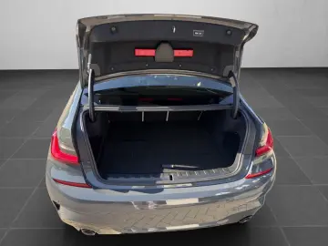 BMW Limo 330 e xDrive M Sport H&K Head-Up Glasdach