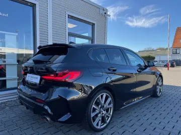 BMW M135i xDrive HeadUp Harman Lenkradheiz Pano KeyL