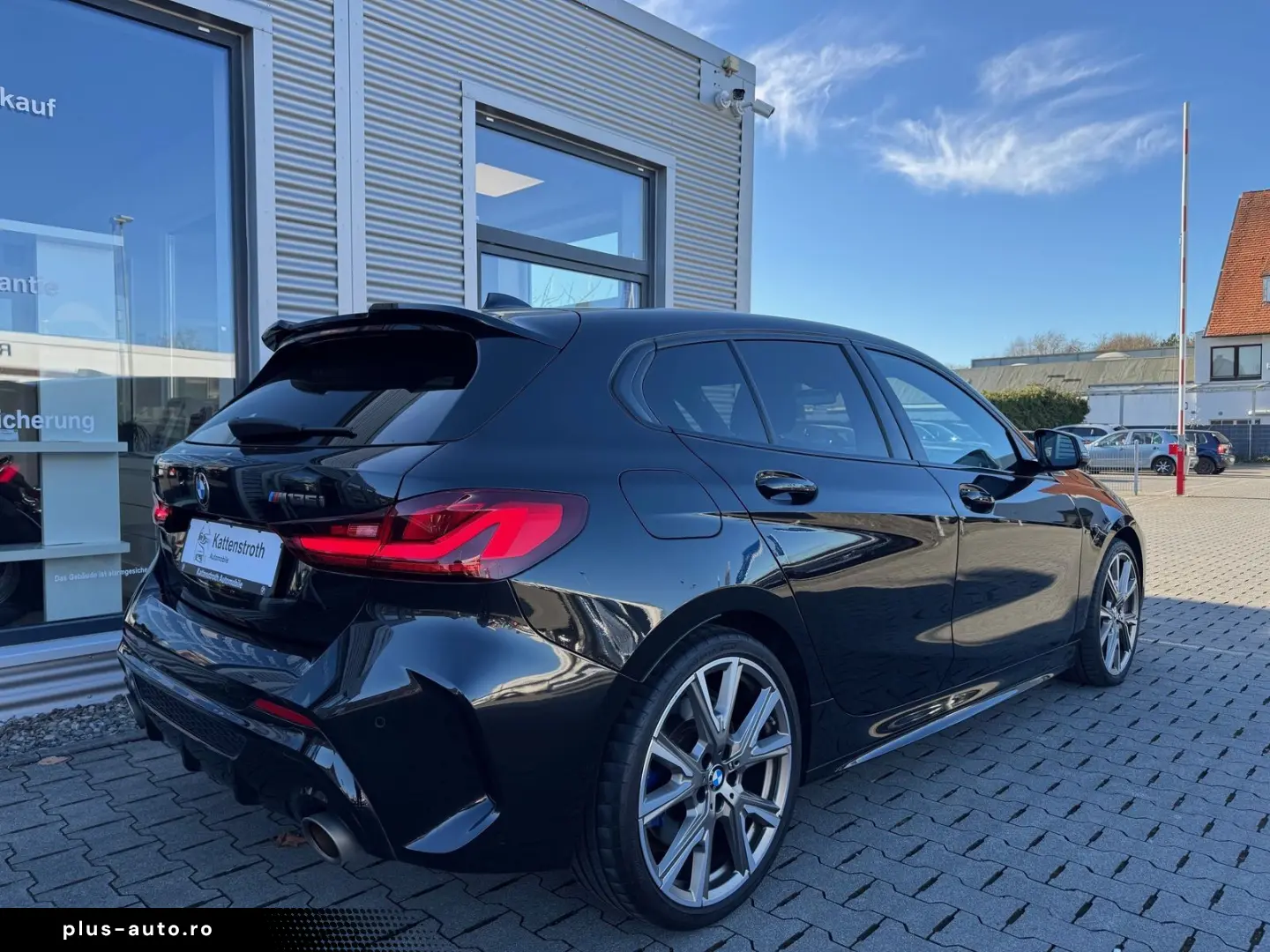 BMW M135i xDrive HeadUp Harman Lenkradheiz Pano KeyL