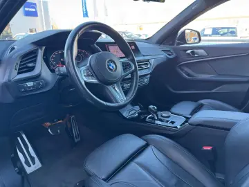 BMW M135i xDrive HeadUp Harman Lenkradheiz Pano KeyL