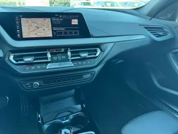BMW M135i xDrive HeadUp Harman Lenkradheiz Pano KeyL