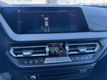 BMW M135i xDrive HeadUp Harman Lenkradheiz Pano KeyL