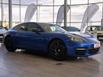 Porsche Panamera 4