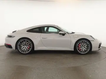 Porsche 992 911 Carrera 4S