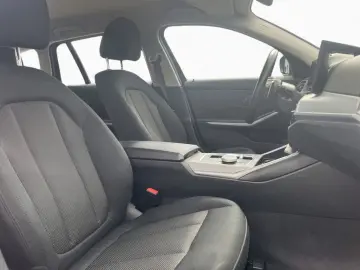 BMW 318i Touring PDC 3-Zonen DAB  SHZ LED Aut. Navi