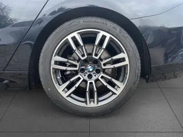 BMW 520d xDr T M SPORT AdLED AHK Pano StHz HUD DAPro