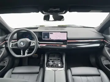 BMW 520d xDr T M SPORT AdLED AHK Pano StHz HUD DAPro