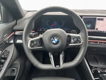 BMW 520d xDr T M SPORT AdLED AHK Pano StHz HUD DAPro