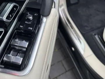 LAND ROVER Range Rover LWB Autobiography 7S 23Z FondDisplay