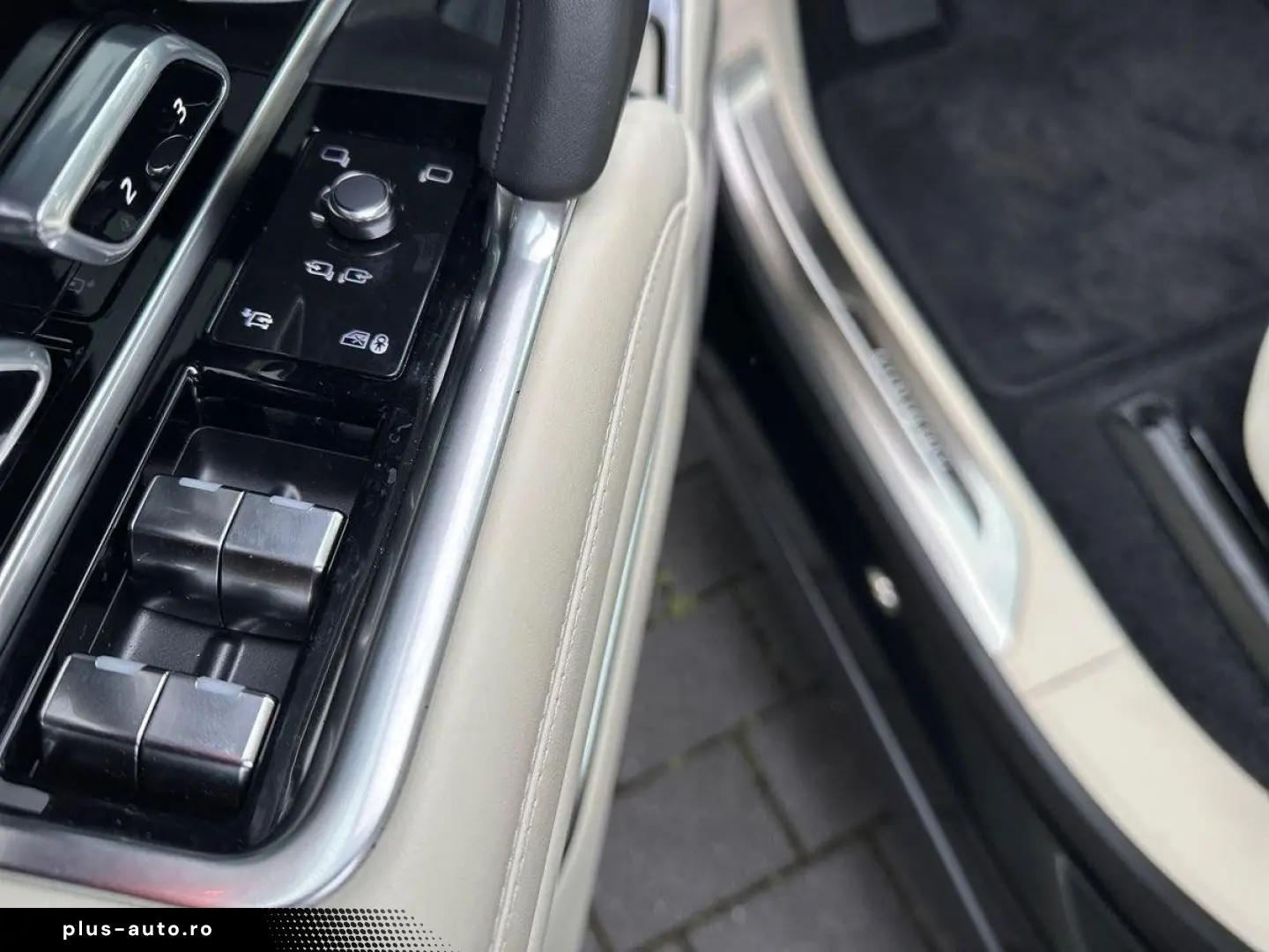 LAND ROVER Range Rover LWB Autobiography 7S 23Z FondDisplay