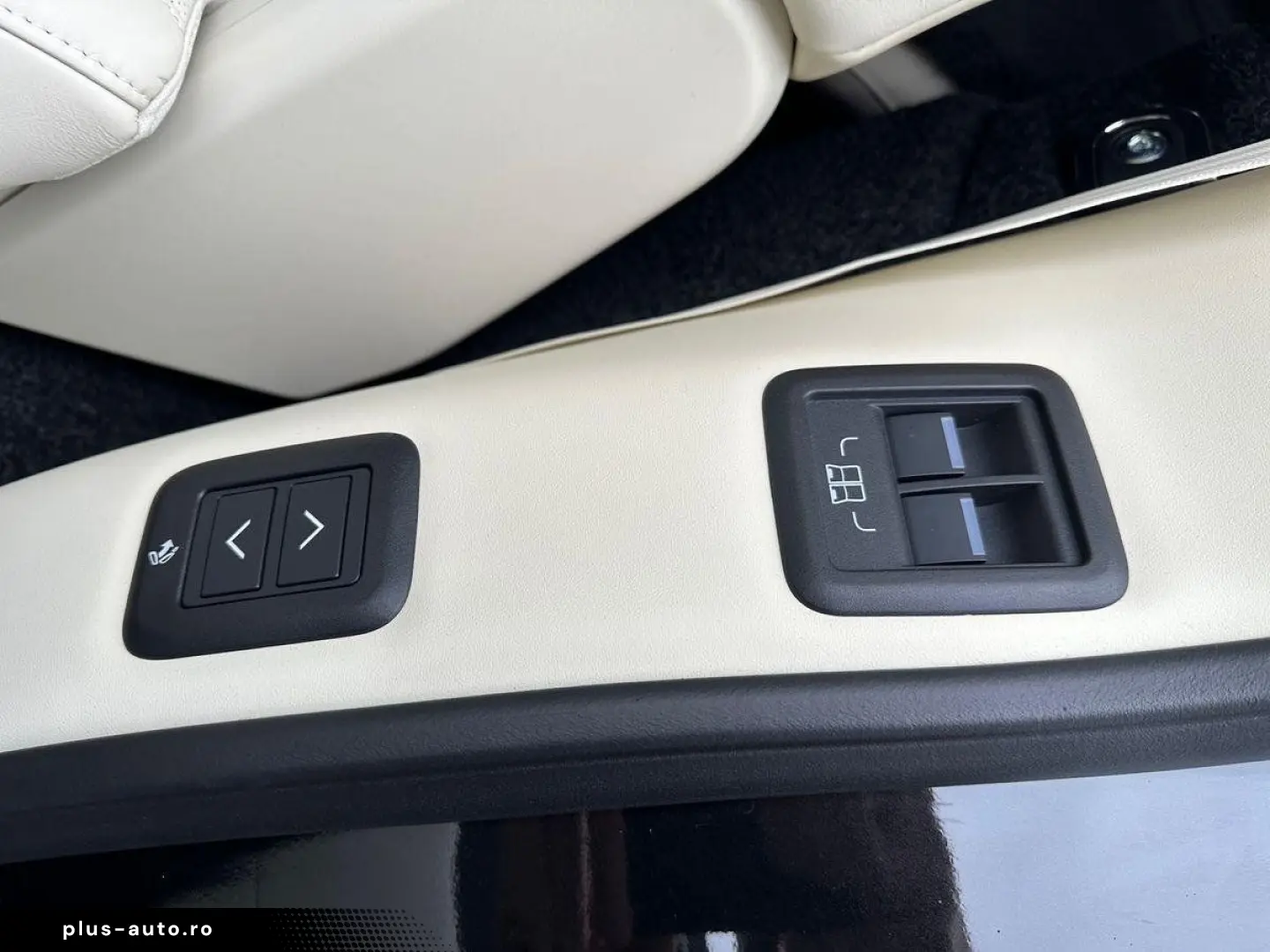 LAND ROVER Range Rover LWB Autobiography 7S 23Z FondDisplay