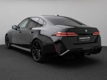 BMW M5 xD Panorama 360 B&W HUD M-Driversp. Komfort