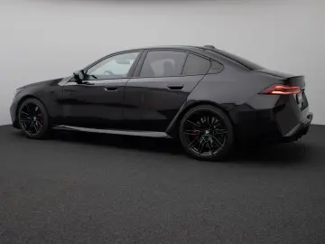 BMW M5 xD Panorama 360 B&W HUD M-Driversp. Komfort