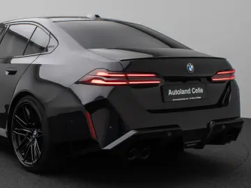 BMW M5 xD Panorama 360 B&W HUD M-Driversp. Komfort