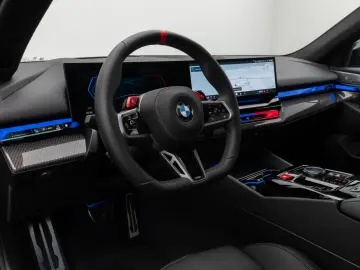 BMW M5 xD Panorama 360 B&W HUD M-Driversp. Komfort