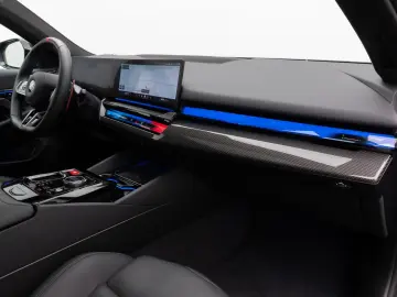 BMW M5 xD Panorama 360 B&W HUD M-Driversp. Komfort