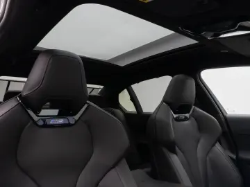 BMW M5 xD Panorama 360 B&W HUD M-Driversp. Komfort