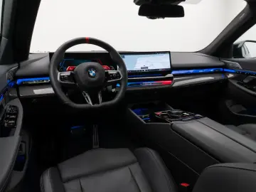 BMW M5 xD Panorama 360 B&W HUD M-Driversp. Komfort