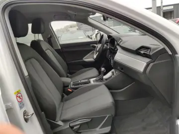 AUDI Q3 40 TFSI q. S-Tronic  ACC  CarPlay  Sitzh.  18
