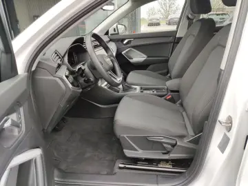 AUDI Q3 40 TFSI q. S-Tronic  ACC  CarPlay  Sitzh.  18