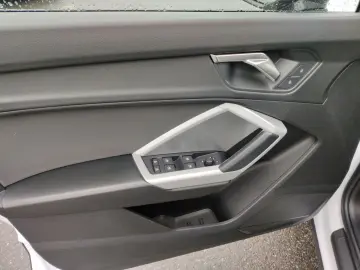 AUDI Q3 40 TFSI q. S-Tronic  ACC  CarPlay  Sitzh.  18