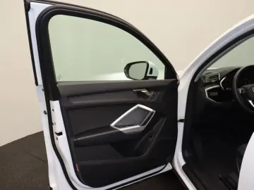 AUDI Q3 40 TFSI quattro . Virt. Cockpit LED Navi AHK