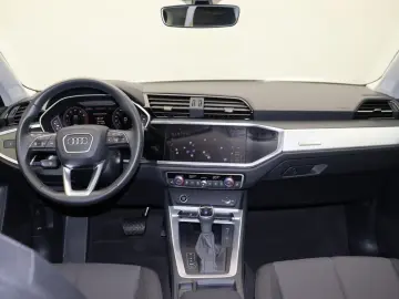 AUDI Q3 40 TFSI quattro . Virt. Cockpit LED Navi AHK