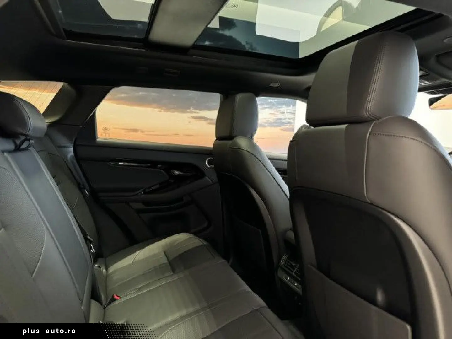 LAND ROVER Range Rover Evoque D200 HSE Dynamic Black Pack
