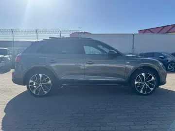 AUDI Q5 55 TFSI e S line