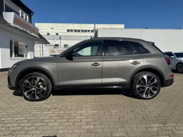 AUDI Q5 55 TFSI e S line
