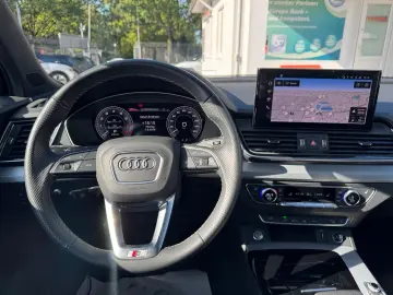 AUDI Q5 55 TFSI e S line