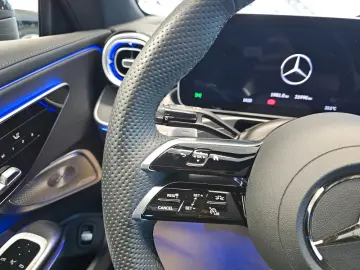 MERCEDES-BENZ CLE 300 AMG Premium   4M  Pano  360Grad  Burme