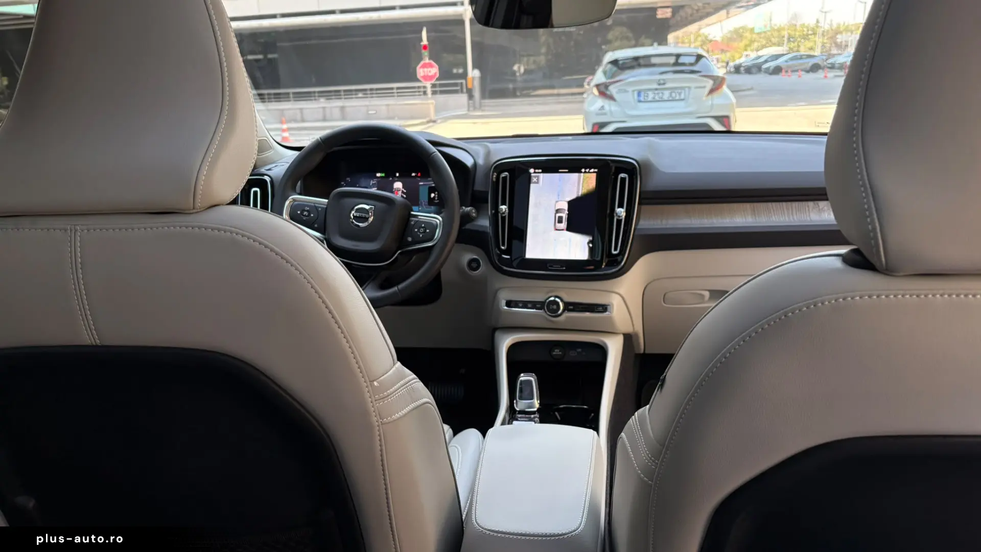 Volvo XC40 2026 Predare Leasing