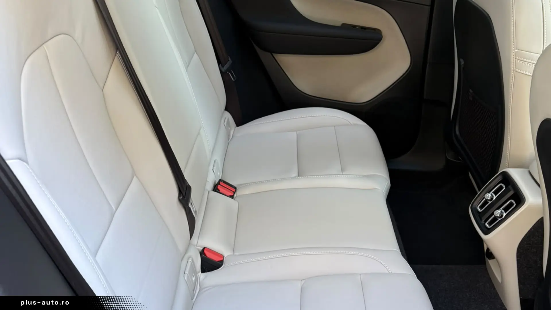 Volvo XC40 2026 Predare Leasing