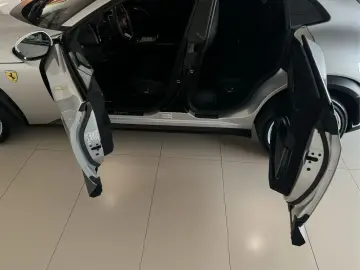 FERRARI Purosangue