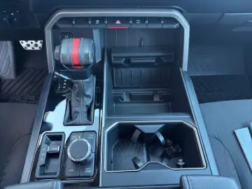 TOYOTA Tundra  DC SR mit Differenzialsperre 4x4
