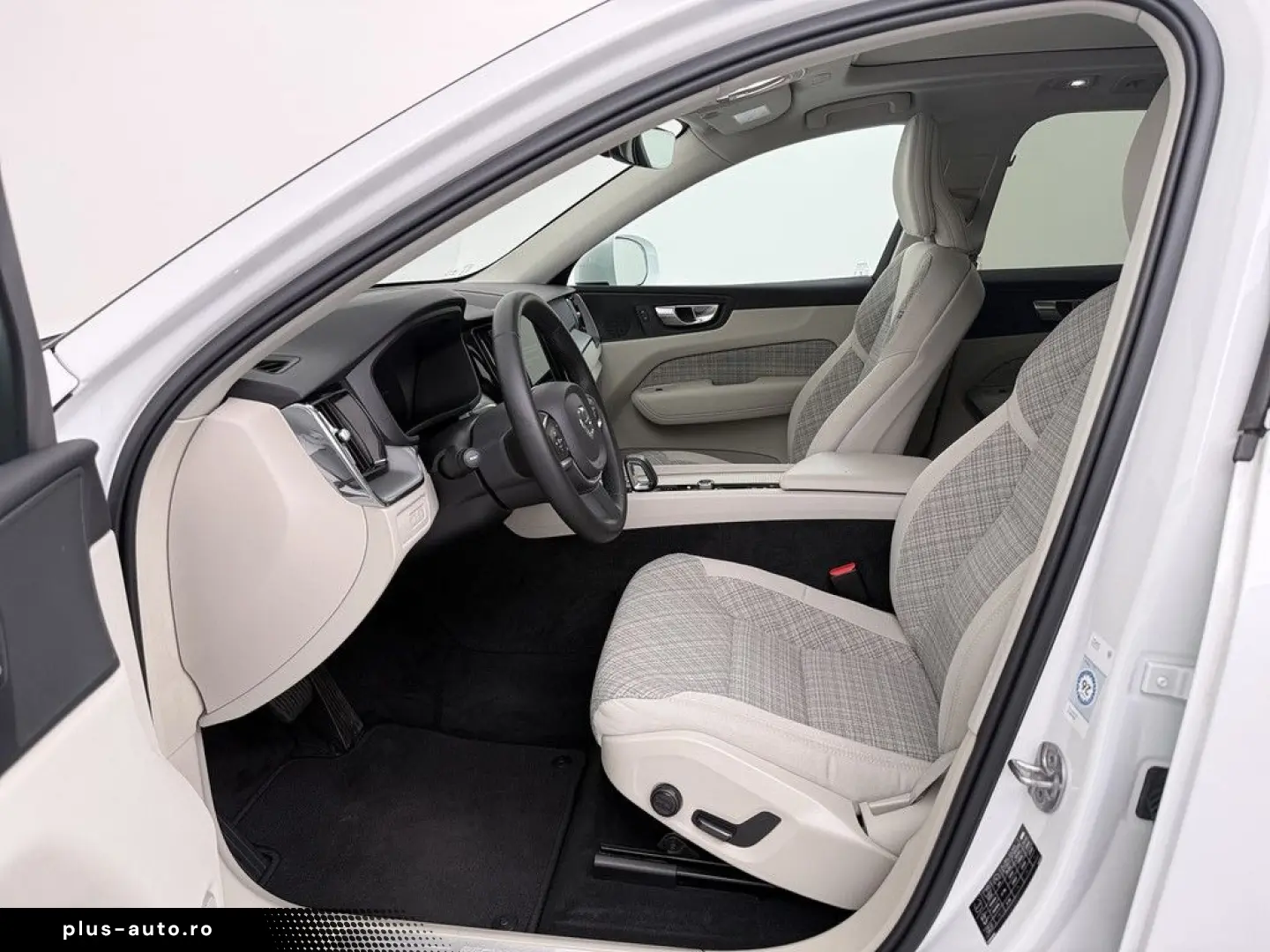 VOLVO XC60 T8 Core Recharge Plug-In Hybrid AWD PDC LED