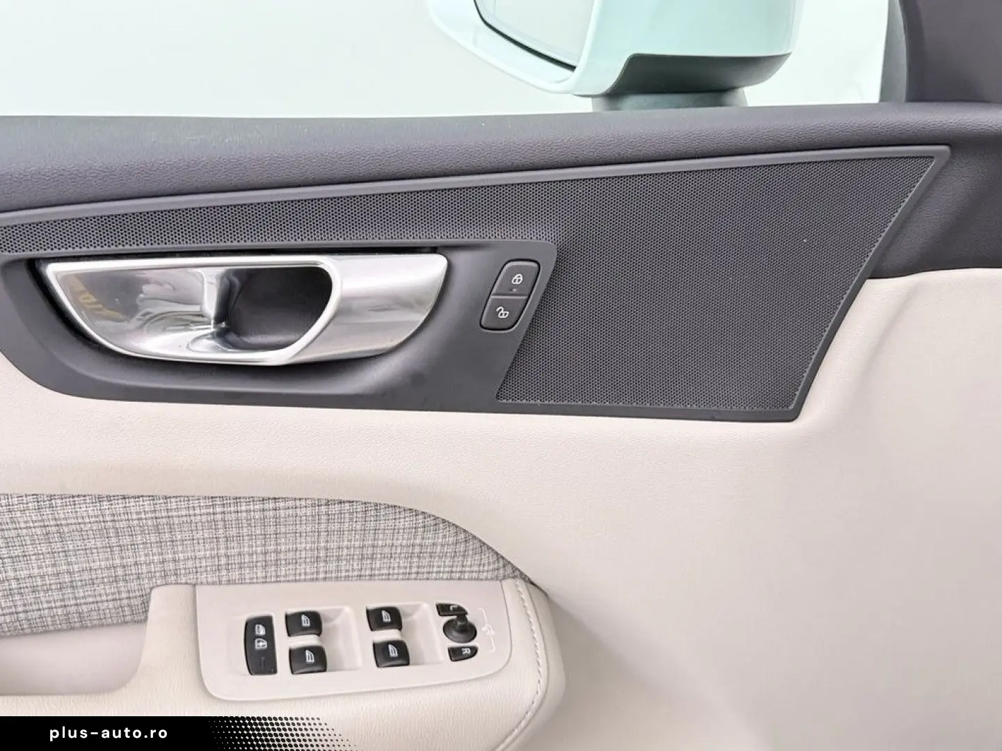 VOLVO XC60 T8 Core Recharge Plug-In Hybrid AWD PDC LED