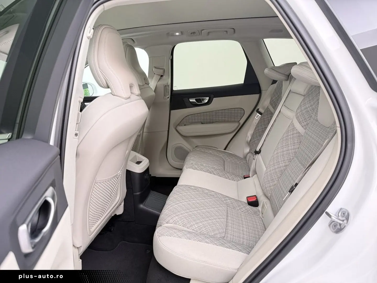 VOLVO XC60 T8 Core Recharge Plug-In Hybrid AWD PDC LED
