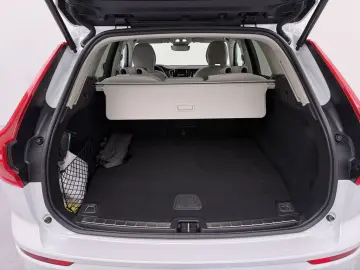 VOLVO XC60 T8 Core Recharge Plug-In Hybrid AWD PDC LED