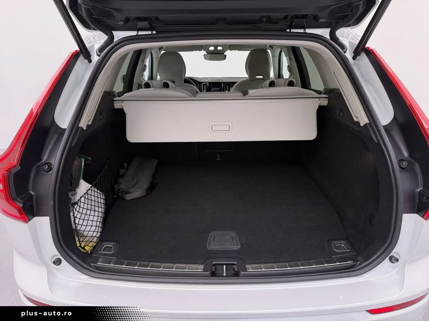 VOLVO XC60 T8 Core Recharge Plug-In Hybrid AWD PDC LED