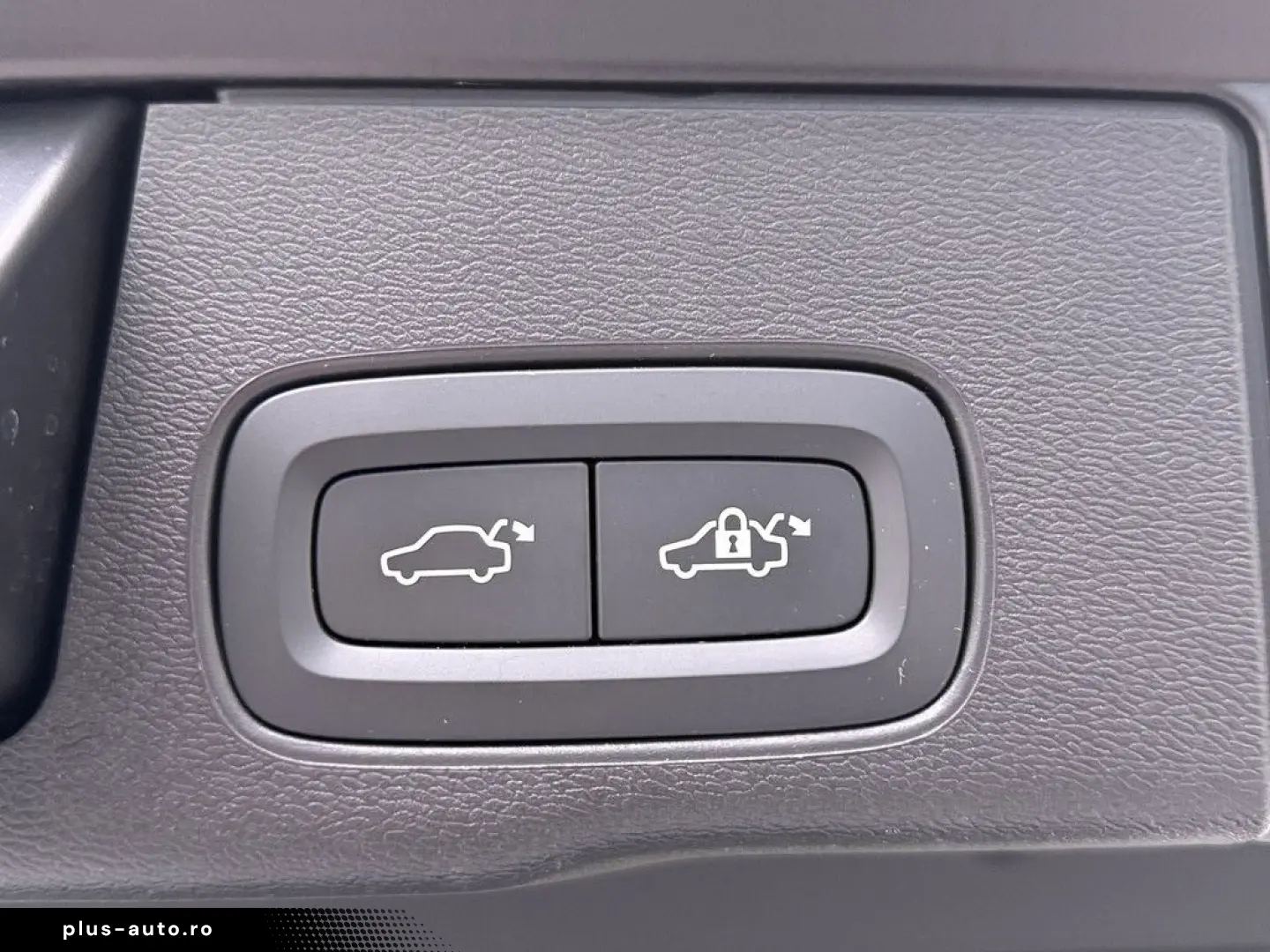 VOLVO XC60 T8 Core Recharge Plug-In Hybrid AWD PDC LED