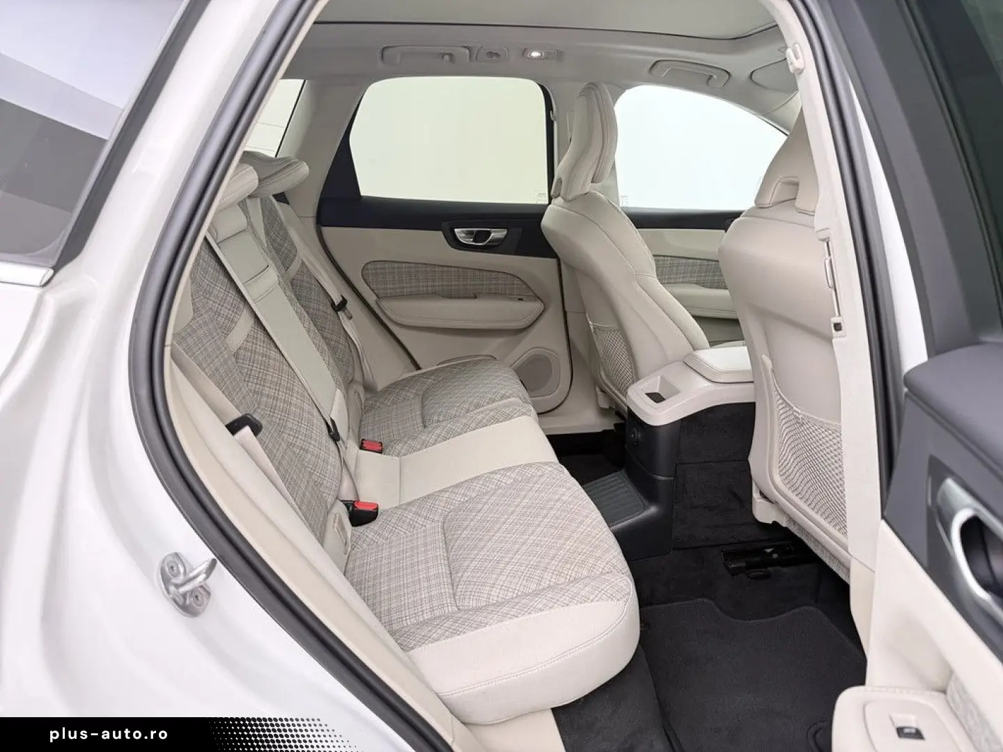 VOLVO XC60 T8 Core Recharge Plug-In Hybrid AWD PDC LED